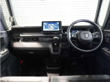 ◆インテリアパネル◆視界広々で非常に運転しやすくロングドライブでも疲れを感じさせないすっきりとまとまったインパネ周りです。