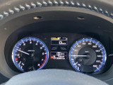 視認性の高いメーター類で、運転に必要な情報を的確に把握できます。運転状況を常に確認し、安全運転をサポートします。