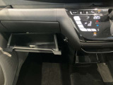 収納スペースもたくさん有ります☆車検証や小物類などすっきり収納♪