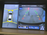 【アラウンドビューモニター】専用のカメラにより、上から見下ろしたような視点で360度クルマの周囲を確認することができます☆死角部分も確認しやすく、狭い場所での切り返しや駐車もスムーズに行えます。