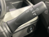 【オートライト】周りの明るさに応じて自動でヘッドライトの点灯・消灯ができる機能です!ライトの付け忘れ・消し忘れなどが無くなり、雨の日や夕方の走行も安心!トンネル通過時も便利ですね♪