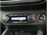 オートエアコンで車内の温度管理も自動調整で行ないますのでらくらくです!安心して運転に集中できます!!