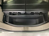 収納スペースが多く、日常の荷物や買い物にも対応。使い勝手の良い設計で、軽自動車とは思えない収納力を発揮します。【N-BOXジョイ】