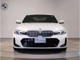 【キドニーグリル】BMWは約90年もの間、ほぼ全ての車両にひと目でBMWだと分かるこの特徴的なフロントグリルが備えられ、デザイン・アイコンとして親しまれてきました。