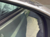 【ブラインドスポットワーニング】走行中、ドアミラーの死角になりやすい箇所に後続車が接近するとサイドミラー付近に警告を表示、ドライバーに注意喚起をしてくれます。