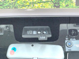 【スズキ セーフティサポート】走行中に前方の車両等を認識し、衝突しそうな時は警報とブレーキで衝突回避と被害軽減をアシスト。より安全にドライブをお楽しみいただけます。