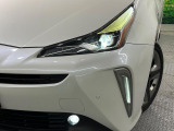 【LEDヘッドライト】悪天候や夜間走行時も良好な視界を確保し安心して運転できる高輝度LEDヘッドライトを装備!点灯速度が早く、消費電力も抑えられています。