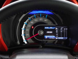 【メーターパネル】素早く車の情報が読み取れる、視認性に優れたシンプルなデザインのメーターパネルです。