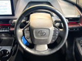 【純正革巻きステアリング】上質な革を使用することで、手にしっかり馴染みとても運転しやすいハンドルです♪
