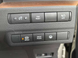 運転席右下のスイッチで各機能の切り替えや操作ができます。