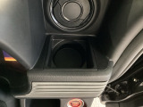 ドリンクボケット装備、小物入れにもなって便利です