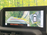 【パノラミックビューモニター】専用のカメラにより、上から見下ろしたような視点で360度クルマの周囲を確認することができます☆死角部分も確認しやすく、狭い場所での切り返しや駐車もスムーズに行えます。