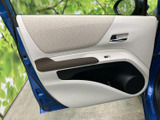 シンプルで機能的なデザインのドアトリム。快適なドライブをサポートする装備が充実しています。上質な空間を演出します。