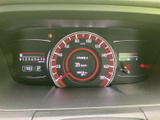 見やすいメーター類は、運転に必要な情報を的確に伝えます。速度や回転数などを一目で確認でき、安全運転をサポートします。視認性が高いです。