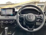 握りやすいステアリング形状で、快適なドライビングを実現。操作性にも優れており、運転の楽しさを高めます。