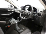 高いホールド性で運転姿勢が安定します。長距離ドライブでも疲れにくいのが魅力です。快適なドライビングライフをお送りください♪