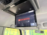 【フリップダウンモニター】家族や友人とお出かけする機会が多い方に大人気のフリップダウンモニター!大画面モニターで車内はエンタメ空間!退屈しがちな長距離ドライブも楽しい時間に変わります!