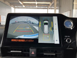 高画質ディスプレイで、運転中の情報もナビも快適に確認できます。多彩な機能で、日々のドライブをより一層サポートします。