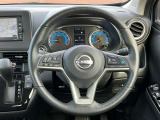 本革巻きステアリングでプロパイロット搭載です。高速道路の運転が楽になります。