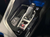 シフトレバーも操作性良く出来ています。運転しながらドライブモードを切り替え可能です。