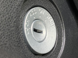 視認性の高いメーターで、運転状況をしっかり把握できます。重要な情報を一目で確認でき、安全運転をサポートします。デザインも洗練されています。