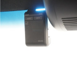 ◆ドライブレコーダー◆映像・音声などを記録する自動車用の装置です。 もしもの事故の際の記録はもちろん、旅行の際の思い出としてドライブの映像を楽しむことができます。