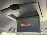 【後席モニター】家族や友人とお出かけする機会が多い方に大人気の後席モニターを装備!見やすい位置に画面がありテレビやDVDの視聴も快適!友達もお子様も、後席にしか乗らなくなるかも??