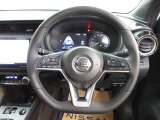 運転が楽しくなる明るく開放的な運転席まわりです。
