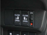 ◆両側電動スライドドア◆狭い駐車場でも乗り降りが楽々♪お子様が隣の車にドアを当ててしまう心配もございません!小さなお子様連れの方もこれで安心。