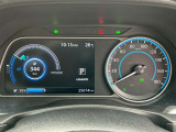 ☆視認性の良いメーターには電費情報など運転をサポートする様々な情報を表示します☆バッテリーのセグはフルの状態です