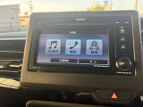 カーナビ付きです。カーナビの機能や保証につきましては、担当スタッフまでお尋ねください。