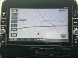 目的地への道案内はもちろん、周辺情報も充実。渋滞情報や施設検索も手軽に利用できます。長距離ドライブも安心です。