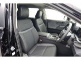 しっかりとしていて上質な座り心地のシートです。 座り心地も良くて長時間の運転も快適ですよ。 肌触りの良いシートが評判です。
