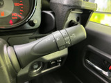 操作しやすい位置に配置されたウインカーレバー。スムーズな操作で、安全な車線変更や右左折をサポートします。