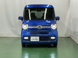 LEDヘッドライトを装備しています。LEDヘッドライトはとても明るく、雨の日や夜間走行も安全・安心です。オートライトコントロール付きで周囲の明るさに応じて自動で点灯・消灯します