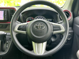 握りやすいステアリングで、快適な運転操作をサポート。オーディオ操作などもステアリングスイッチで簡単に操作できます。