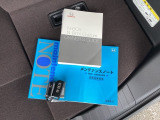 メンテナンスノート【整備記録簿】、取説も揃っています。スマートキーはバッグなどにしまったままボタン操作でエンジンの始動・停止ができて大変便利です。