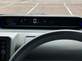 視認性の高いメーター類は、運転に必要な情報を的確にドライバーに伝えます。夜間でも見やすく、安全運転をサポートします。デザインも洗練されています。
