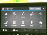 多彩な機能を備えたナビ・オーディオシステム。目的地設定や音楽再生など、快適なドライブをサポートします。使いやすさにも配慮されています。