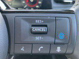 プロパイロットスイッチ。同一車線でのハンドルとアクセルのアシストが可能 長距離ドライブ時に同乗者との会話が弾みます。