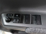 運転席から左右のドアミラーの開閉が可能です♪駐車場でのドアミラーの折り畳みが簡単です♪