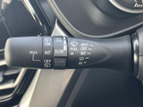 雨の日の運転をサポートするワイパーレバー。速度調整も簡単に行え、視界をクリアに保ちます。運転の安全性を高めます。