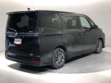 ご納車前にはエンジンオイル・オイルエレメント等を交換して、トヨタディーラーのエンジニアがしっかりと整備をさせていただきます。交換部品などについては、スタッフへお尋ねください。
