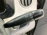 操作しやすいウインカーレバーで、スムーズな車線変更をサポート。安全確認を怠らず、快適なドライブを楽しみましょう。