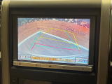 【バックカメラ】駐車時に後方がリアルタイム映像で確認できます。大型商業施設や立体駐車場での駐車時や、夜間のバック時に大活躍!運転スキルに関わらず、今や必須となった装備のひとつです!