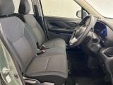 ゆったりと座れる運転席シートですのでストレスなく運転が出来ますよ!