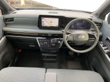 ますますドライブが楽しくなる、明るく開放的な運転席まわりです。