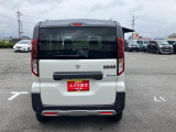 清潔な中古車展示場で皆様のご来店をお待ちしています。