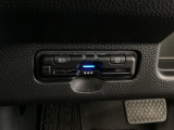 ハンドルの左下にETCがついています。高速道路の料金所の通過も楽々です。 カードの取り出しもしやすい場所についています。