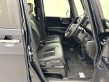 ■ゆとりのある室内空間です♪運転席は高さ調整することができるハイトアジャスターが装備されています!